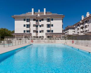 Piscina de Apartament de lloguer en La Moraleja amb Aire condicionat, Calefacció i Jardí privat