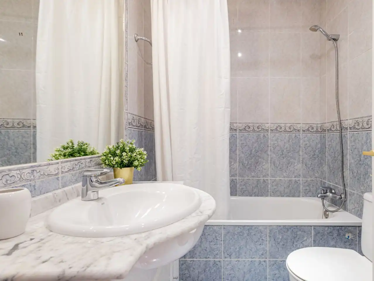 Bathroom of Flat for rent in Chamberí