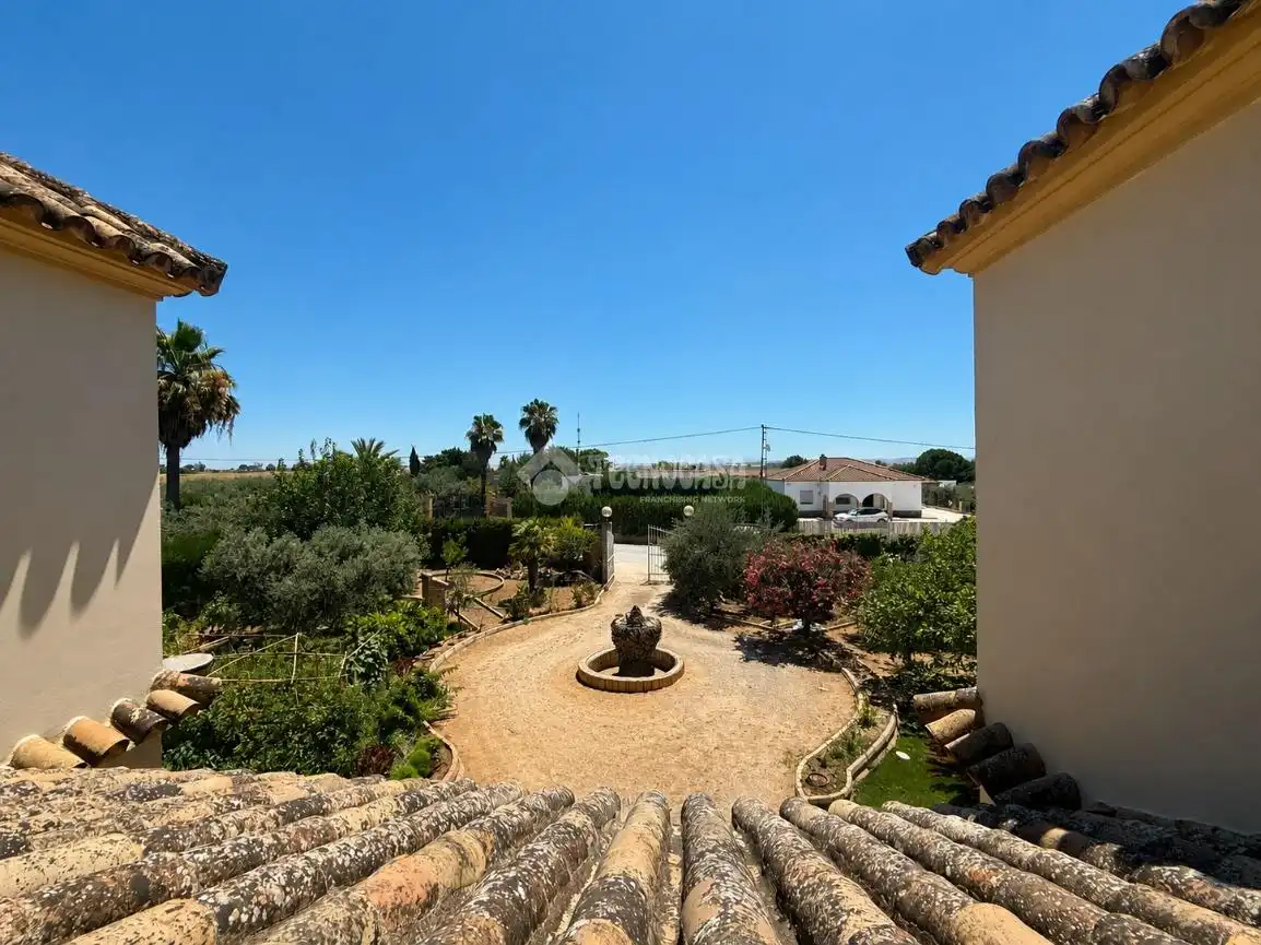 Vista exterior de Finca rústica en venta en Arahal con Aire acondicionado y Calefacción