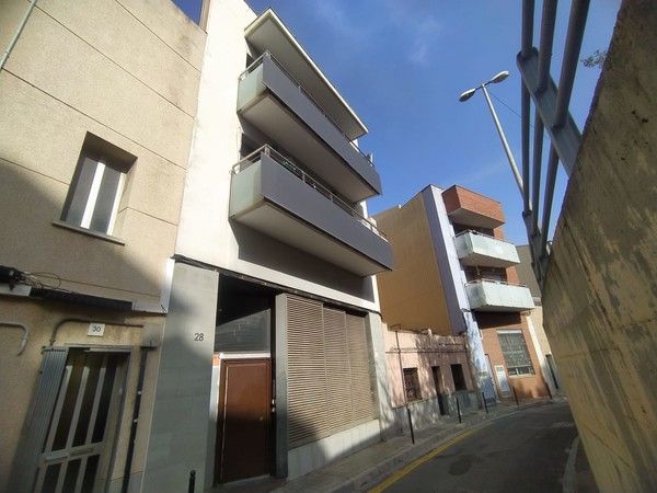 Vista exterior de Edifici en venda en Sant Boi de Llobregat