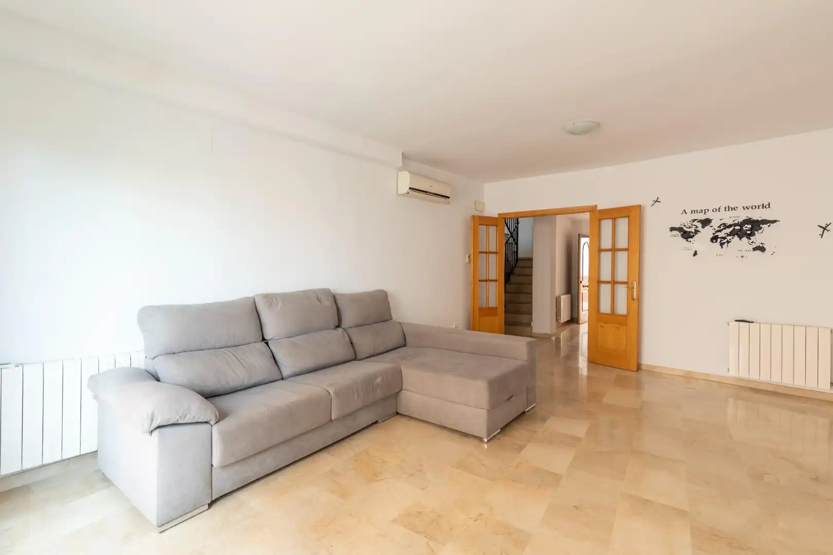 Sala d'estar de Casa adosada en venda en Monachil amb Aire condicionat, Calefacció i Terrassa