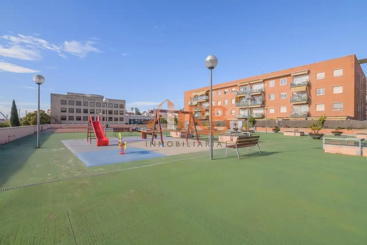 Vista exterior de Ático en venta en Castelldefels con Aire acondicionado, Calefacción y Terraza