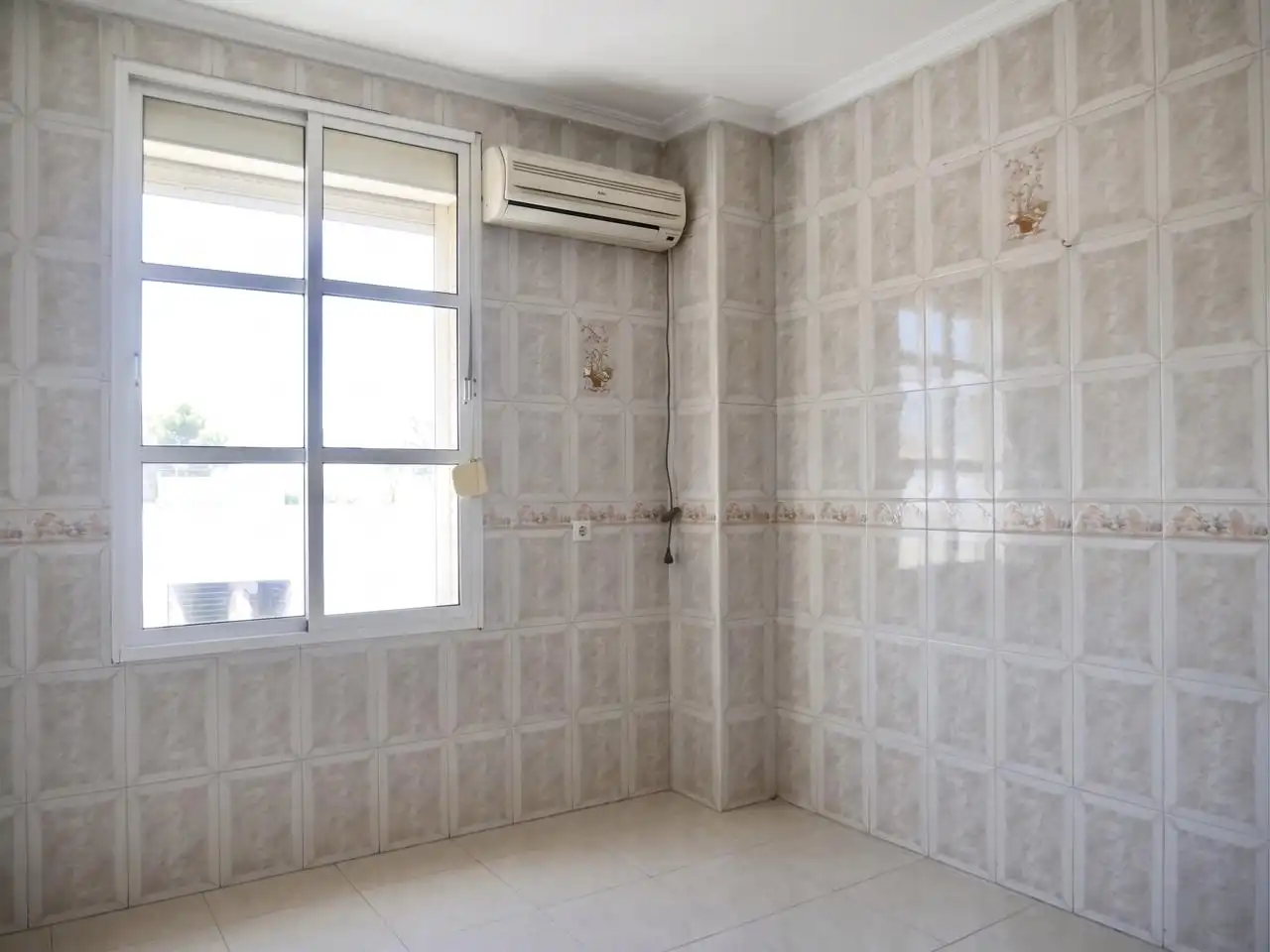 Bathroom of Flat for sale in Sevilla  with Air Conditioner and Furnished