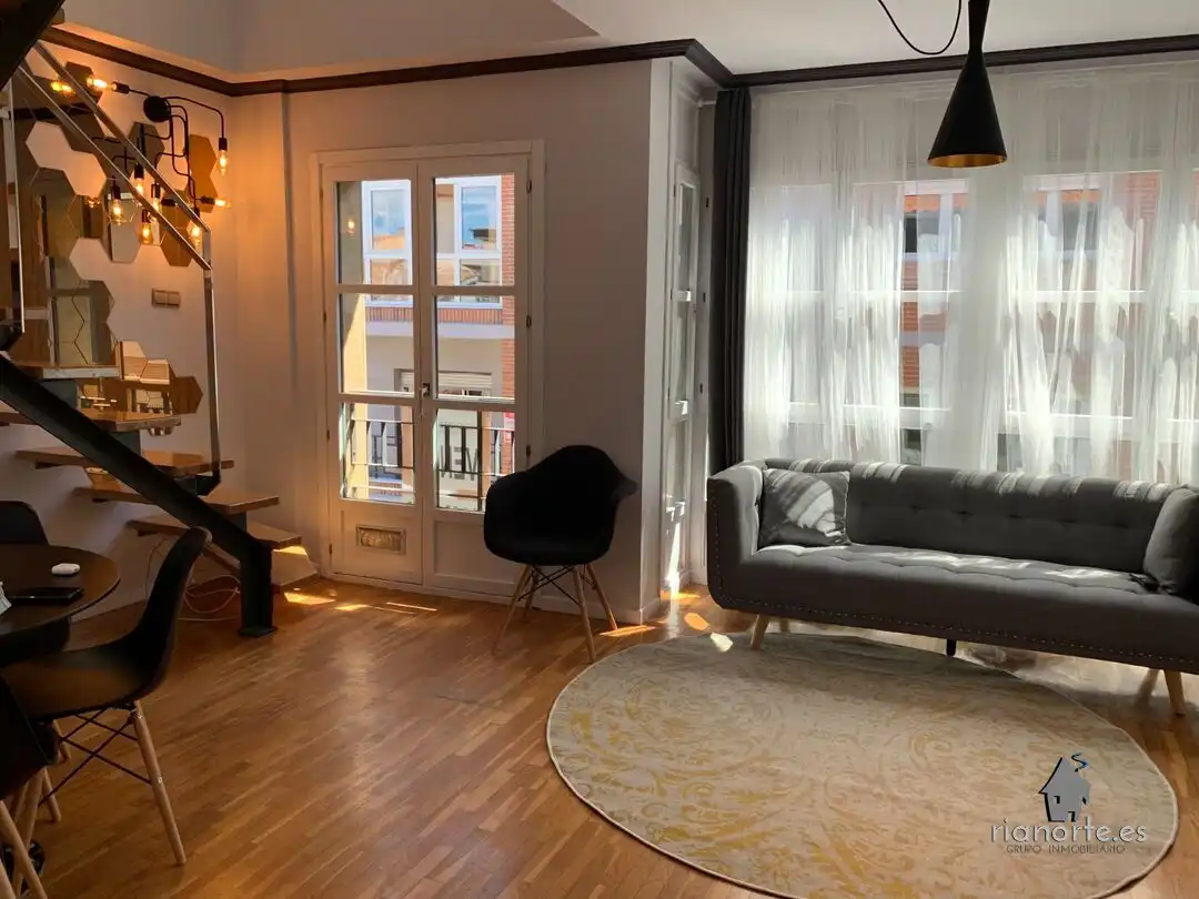 Sala d'estar de Dúplex en venda en Avilés amb Calefacció