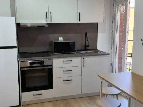 Kitchen of Flat for rent in  Madrid Capital  with Air Conditioner