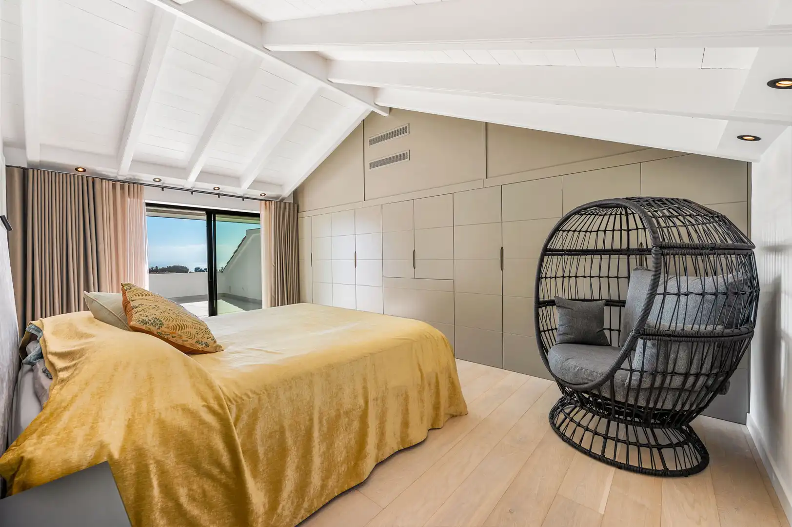 Dormitori de Àtic en venda en Marbella amb Aire condicionat, Terrassa i Piscina