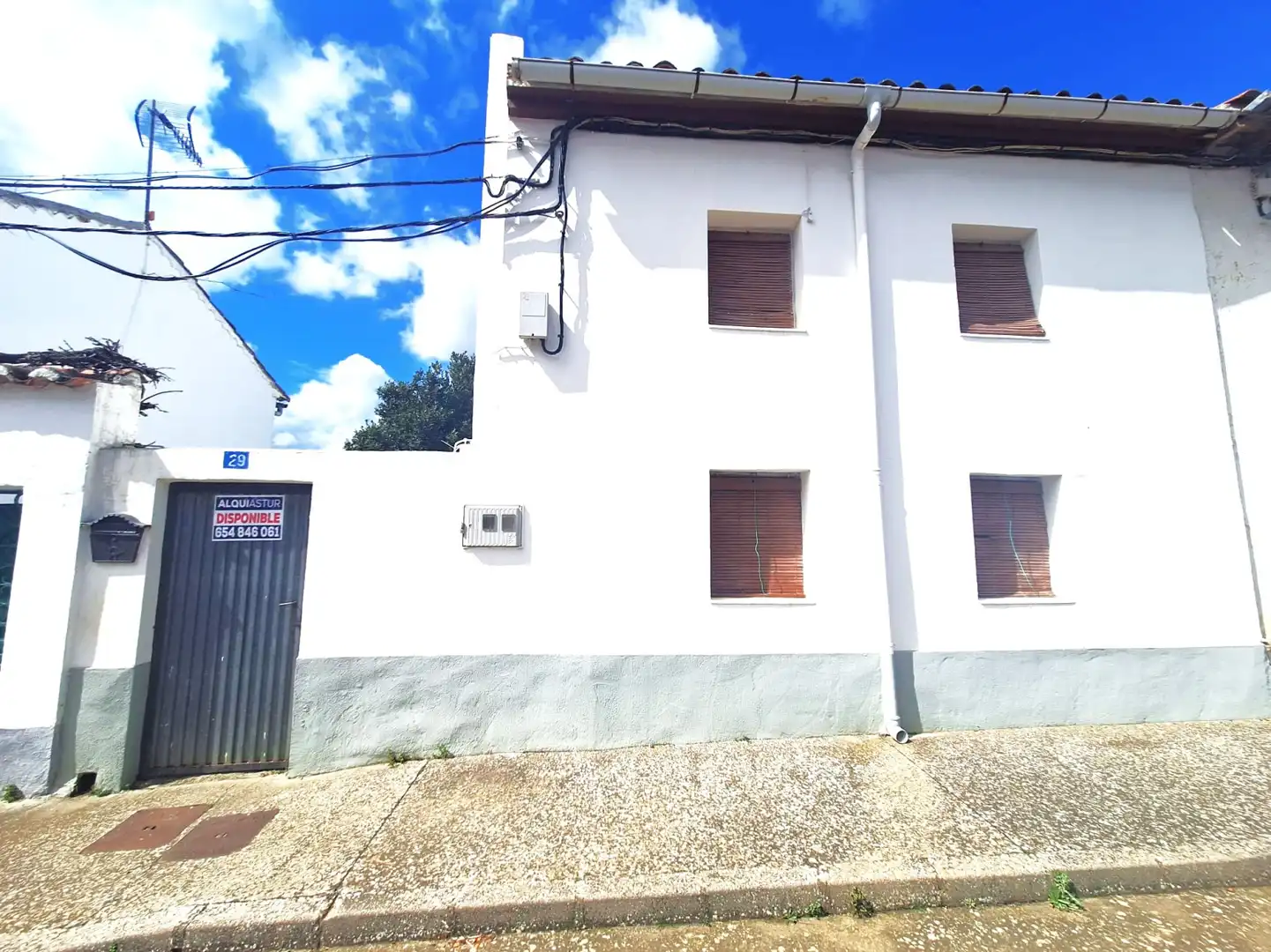 Vista exterior de Casa adosada de alquiler en Cea con Calefacción, Jardín privado y Amueblado