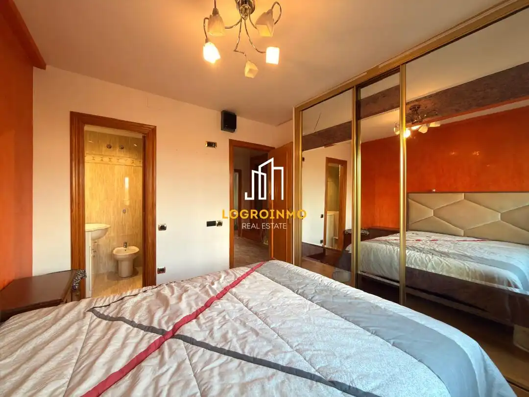 Bedroom of Detached homes for sale in  Logroño  with Heating, Private garden and Terrace