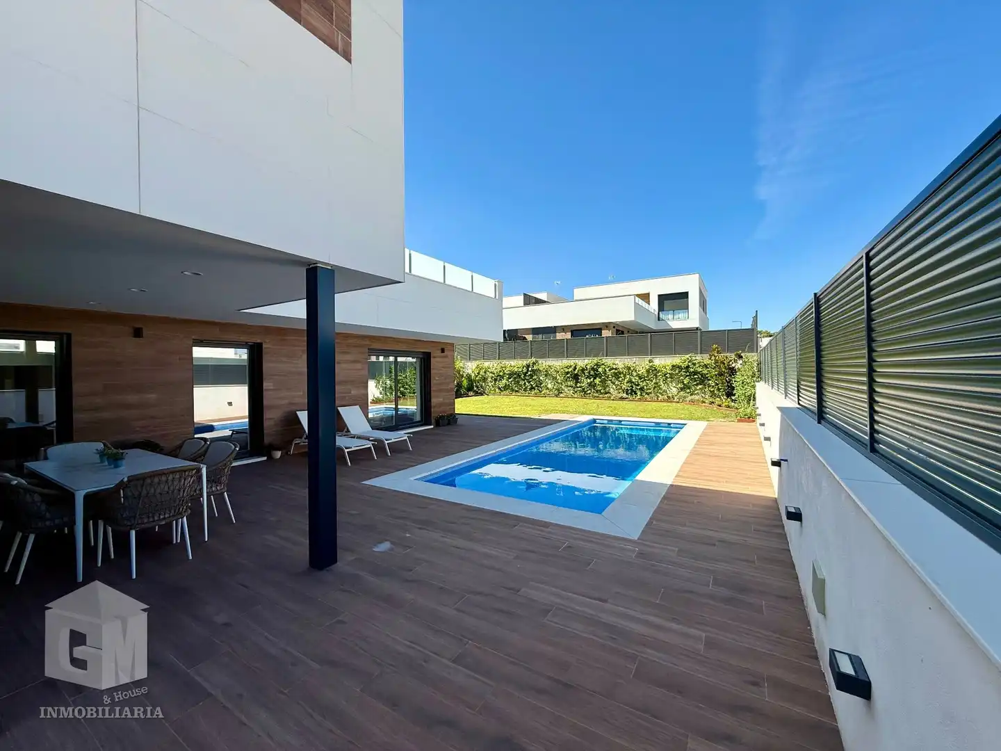Piscina de Casa adosada en venda en Villaviciosa de Odón amb Calefacció, Jardí privat i Terrassa