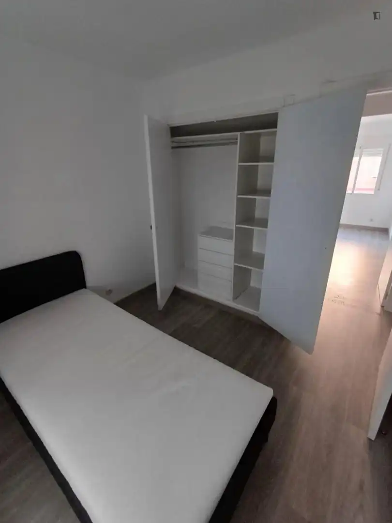 Dormitori de Apartament per a compartir en Azuqueca de Henares amb Aire condicionat, Calefacció i Moblat