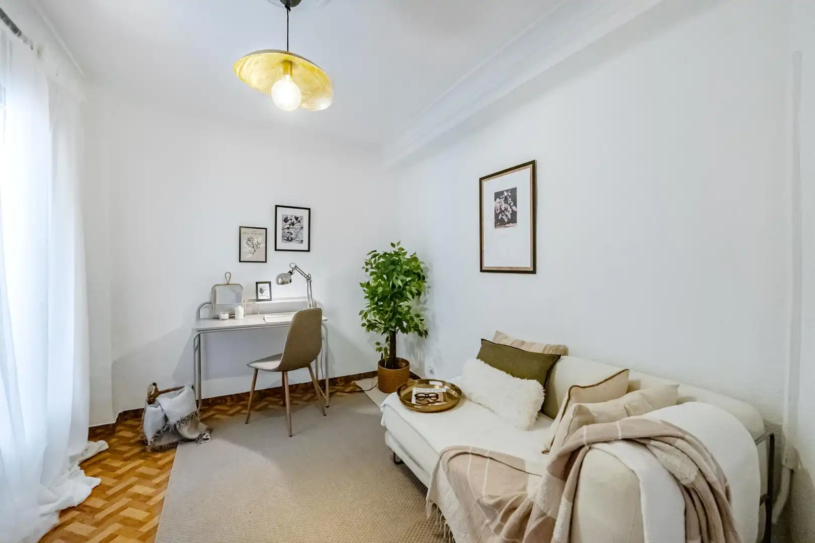 Living room of Flat for sale in Madrid  with Air Conditioner, Terrace and Balcony