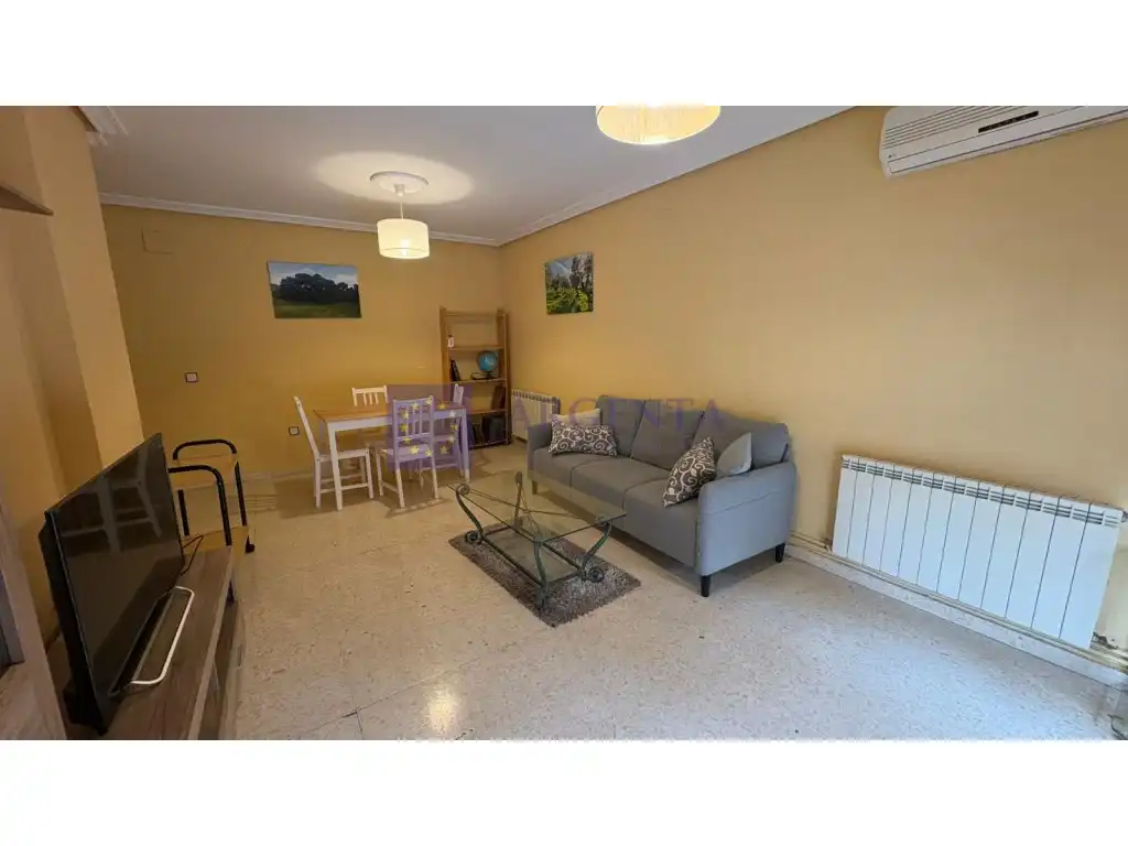 Vista exterior de Piso en venta en Cáceres con Aire acondicionado y Amueblado