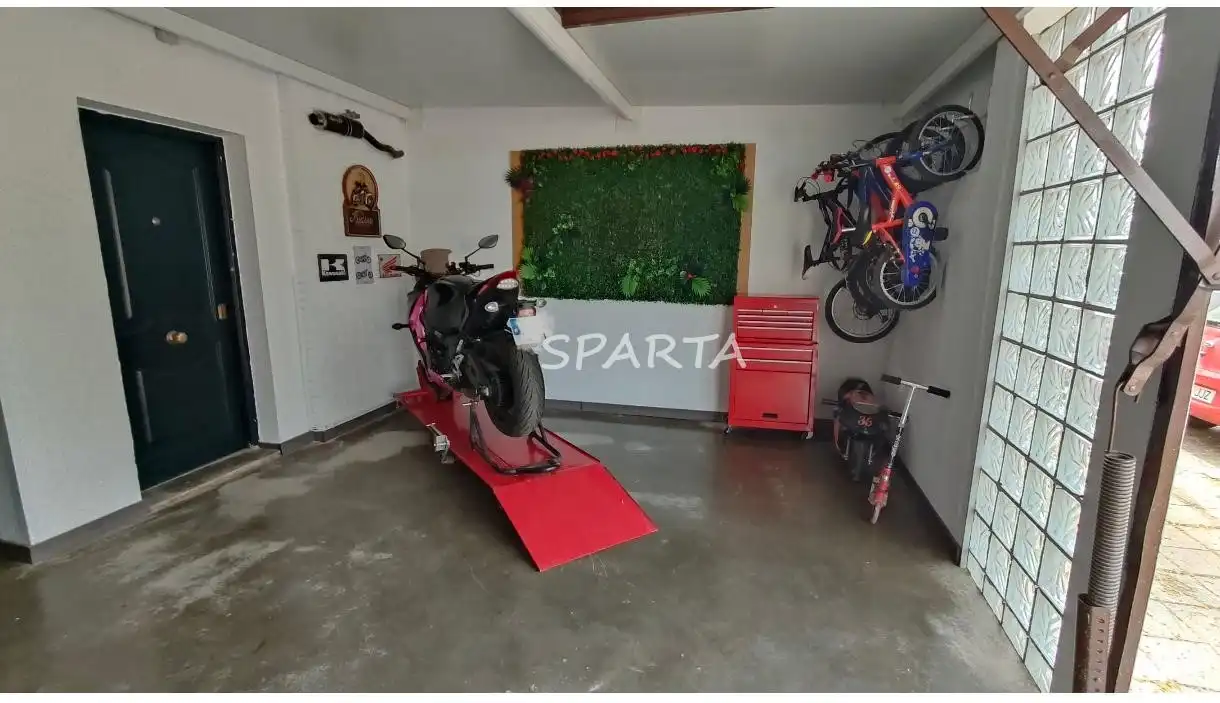 Detached homes for sale in Espartinas  with Air Conditioner and Heating