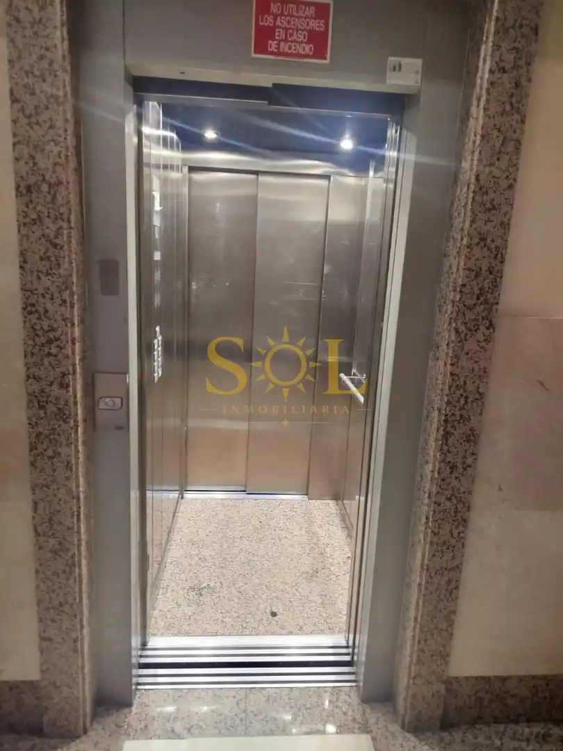 Flat with lift for sale in Calle Presa Cerrajera, imagen 2