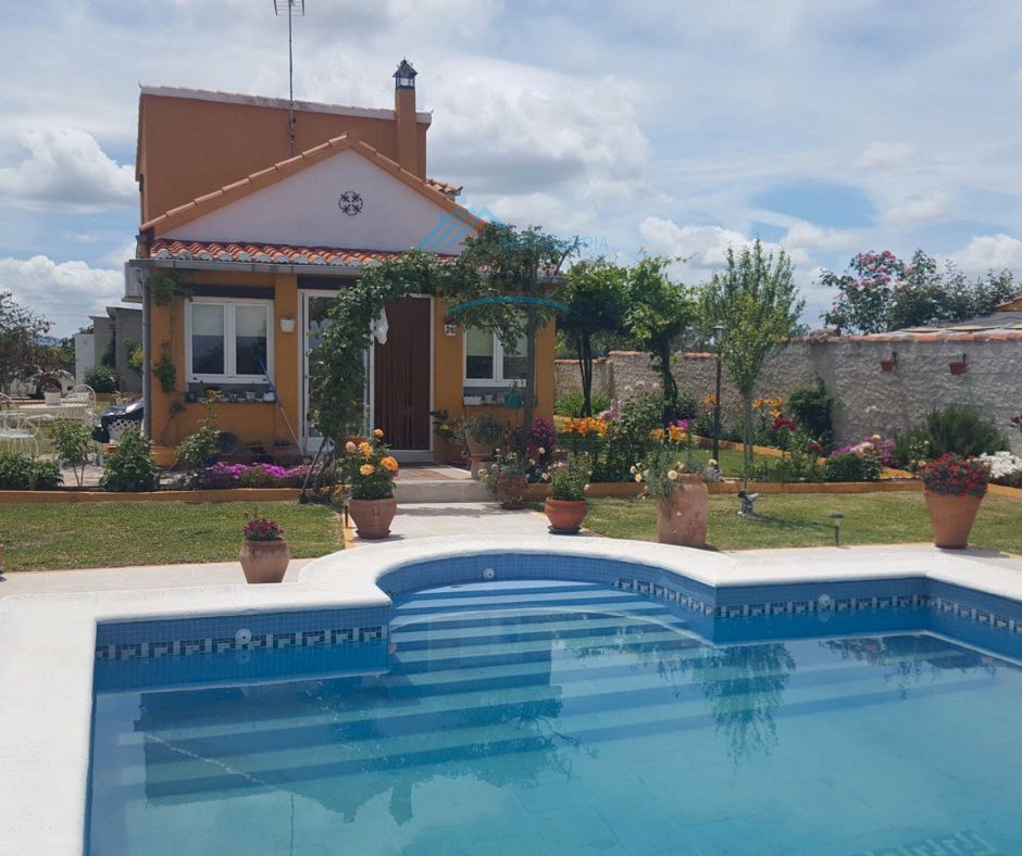 Country homes for sale in Saucedilla