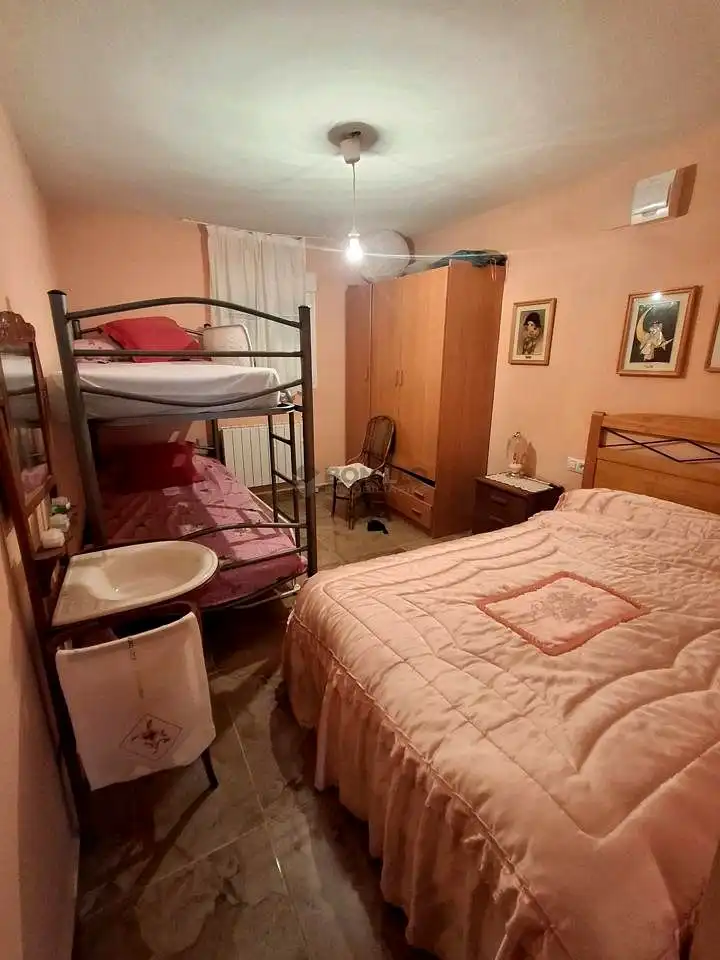 Dormitori de Casa o xalet en venda en Cascante del Río amb Calefacció, Terrassa i Moblat