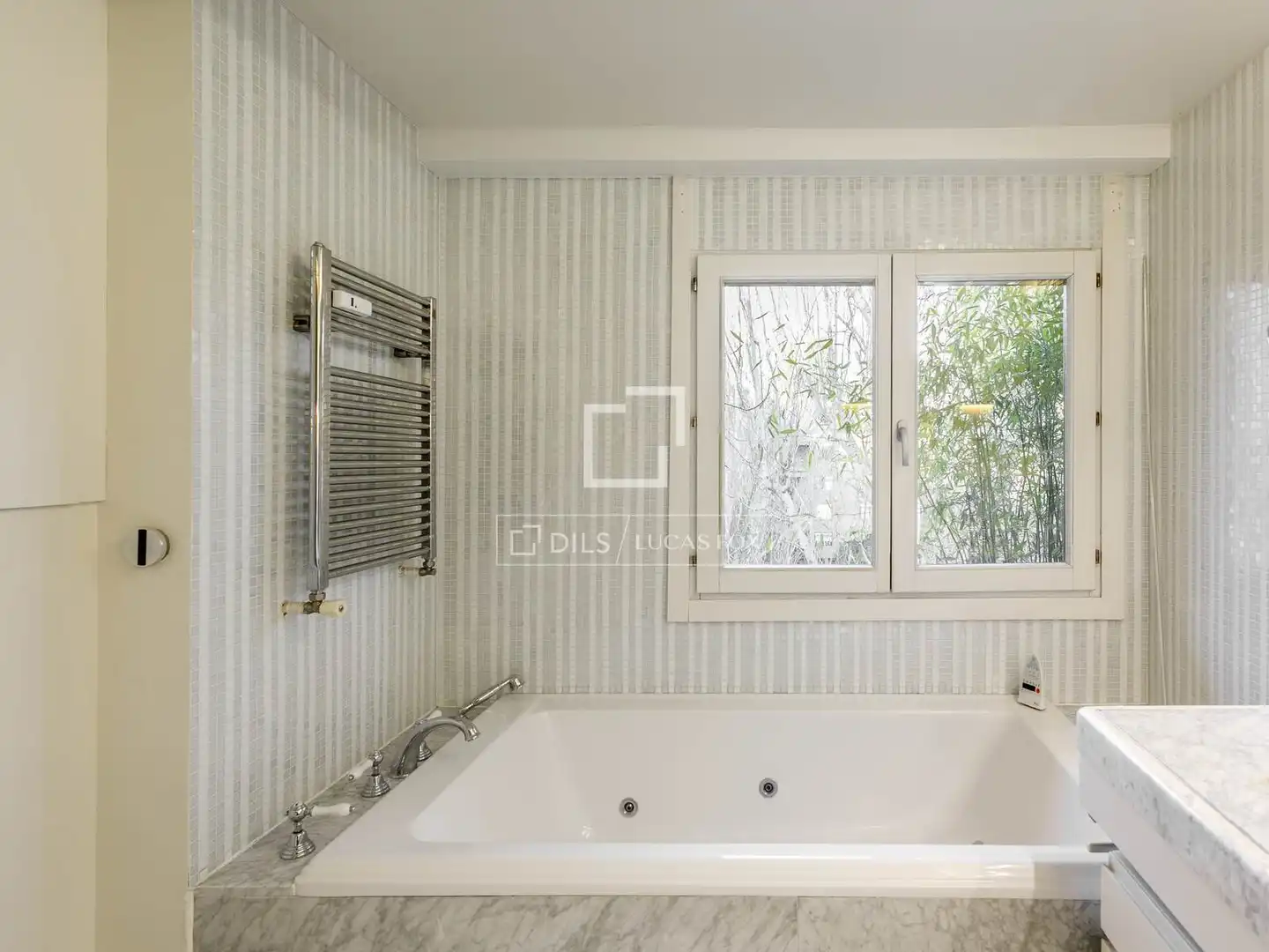 Bathroom of Attic for rent in Madrid  with Air Conditioner, Heating and Private garden