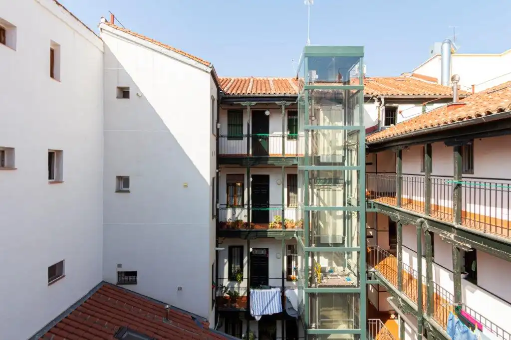 Piso con ascensor en alquiler en Calle del Mesón de Paredes, imagen 2