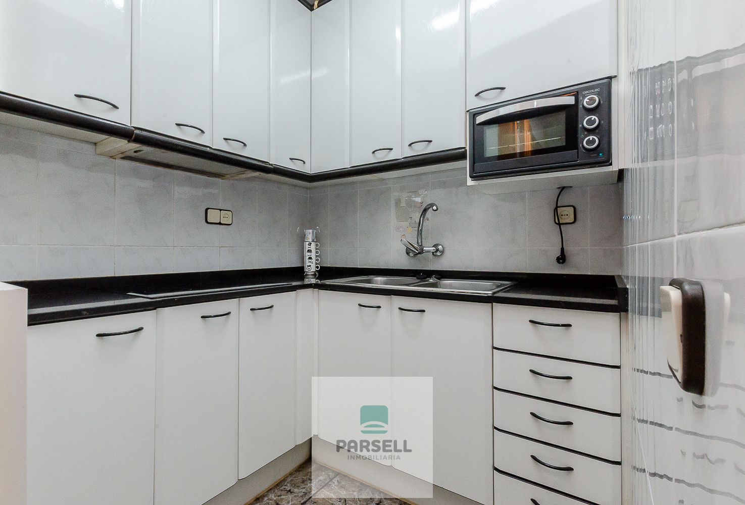 Cuina de Pis en venda en Badalona amb Forn