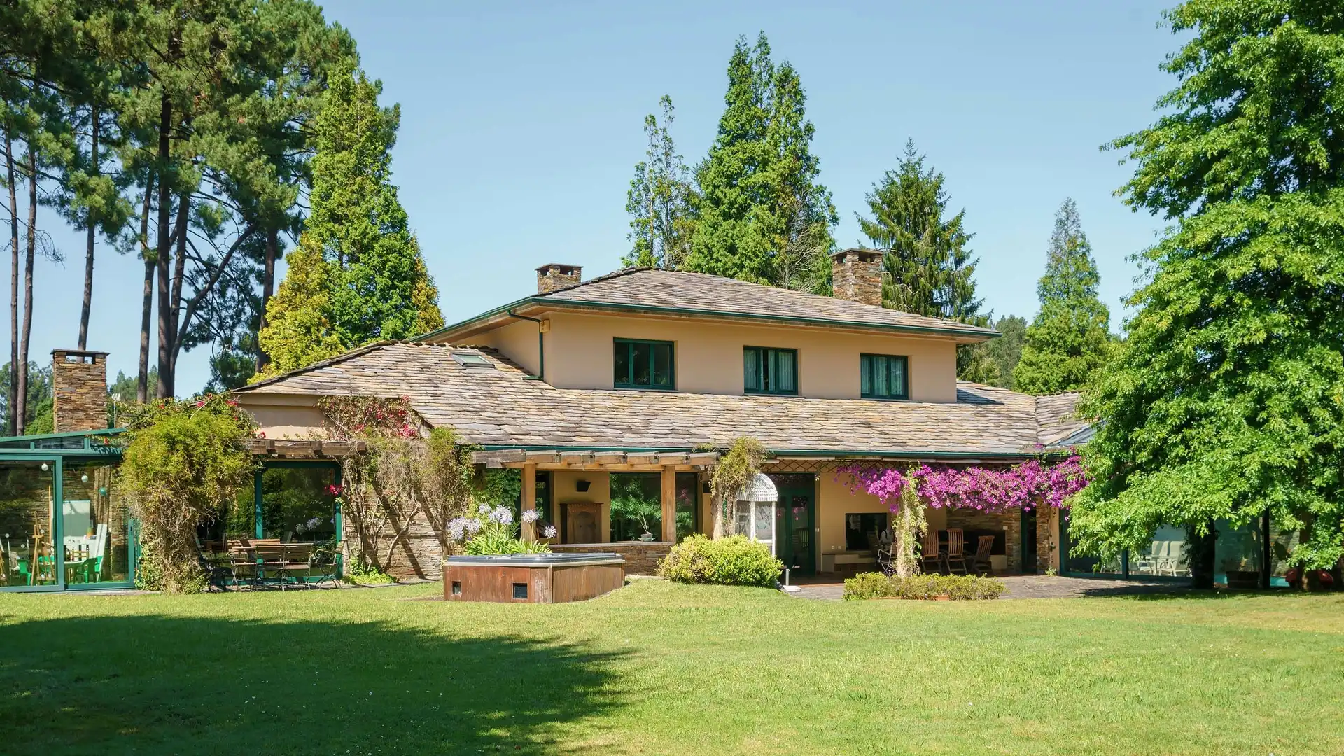 Vista exterior de Casa o chalet en venta en Oleiros con Calefacción, Jardín privado y Parquet