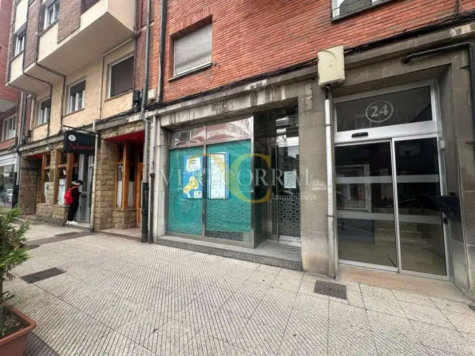 Vista exterior de Local en venda en Oviedo  amb Aire condicionat
