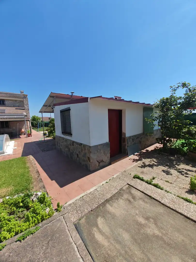 Vista exterior de Casa o chalet en venta en Don Benito con Trastero y Piscina
