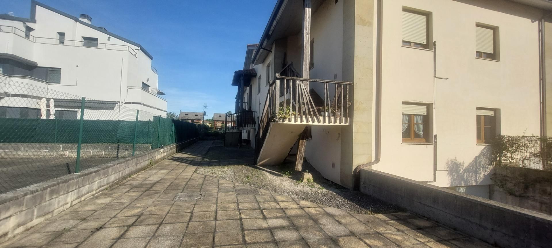 Planta baixa en venda a Calle POMALUENGO, 68