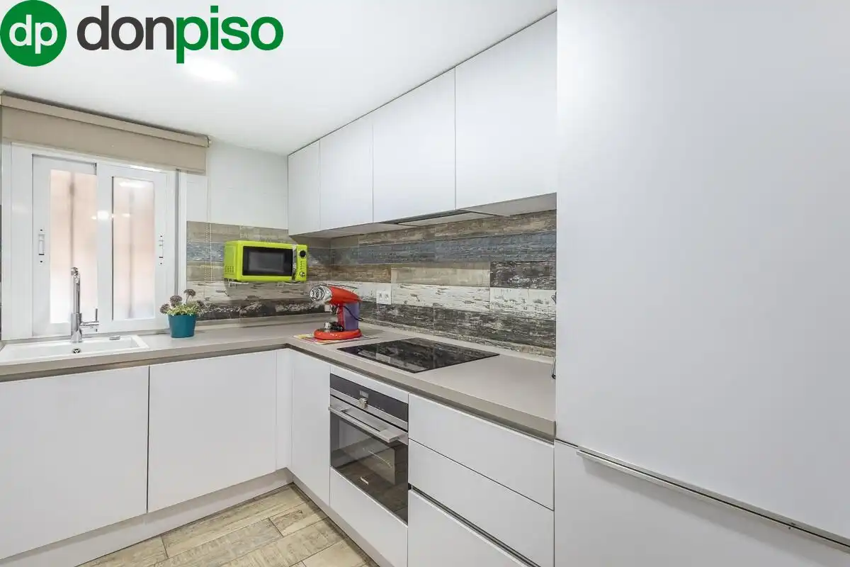 Cocina de Piso en venta en Granada con Aire acondicionado
