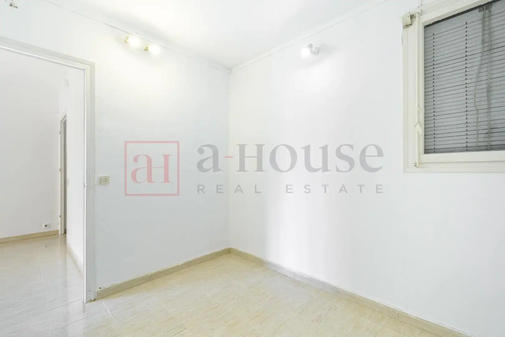 Habitación de Piso en venta en Barcelona con Trastero y Balcón