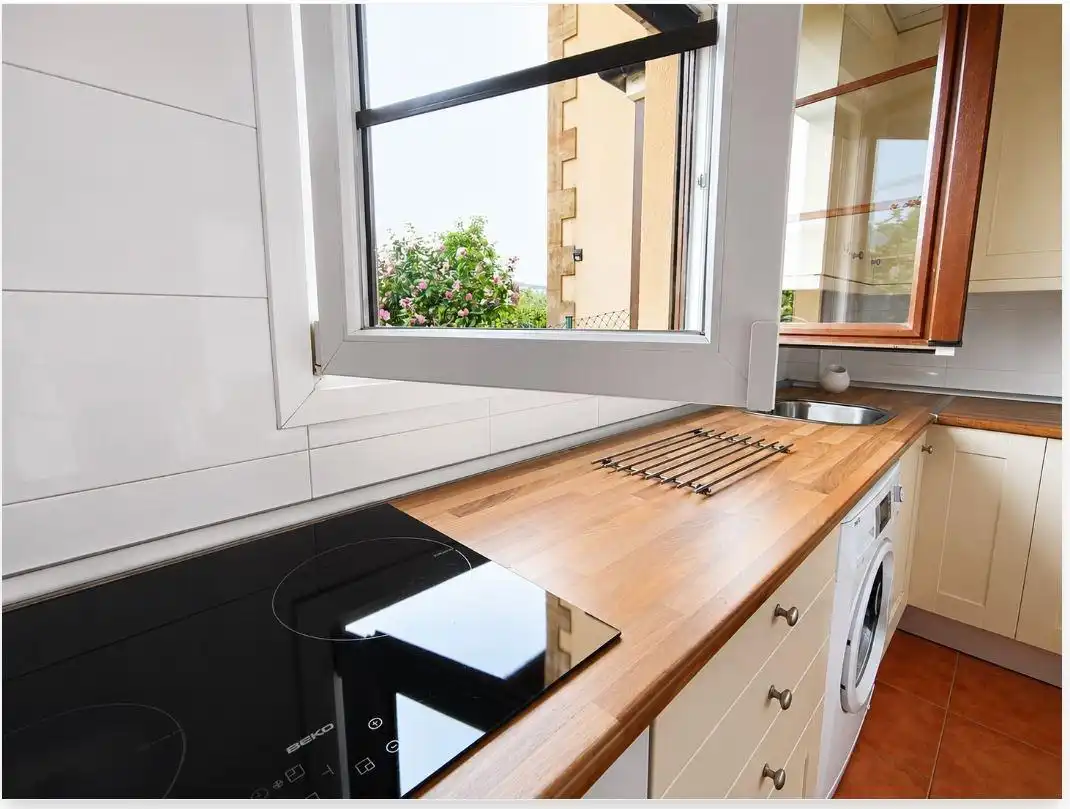 Cocina de Casa adosada en venta en Santillana del Mar con Calefacción, Jardín privado y Trastero