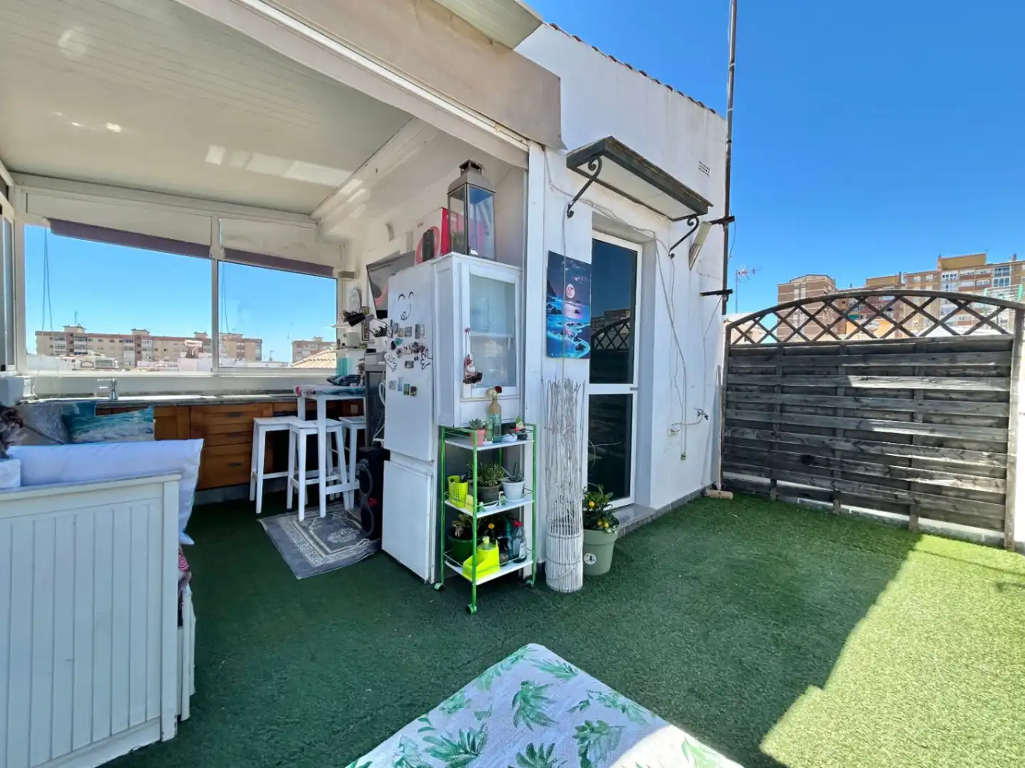 Terrasse von Einfamilien-Reihenhaus zum Verkauf in Málaga mit Klimaanlage, Terrasse und Abstellraum