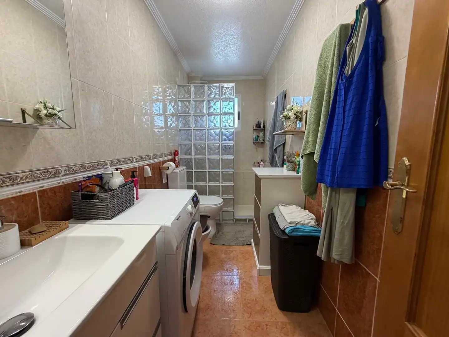 Baño de Casa adosada en venta en Torrevieja con Jardín privado, Terraza y Amueblado