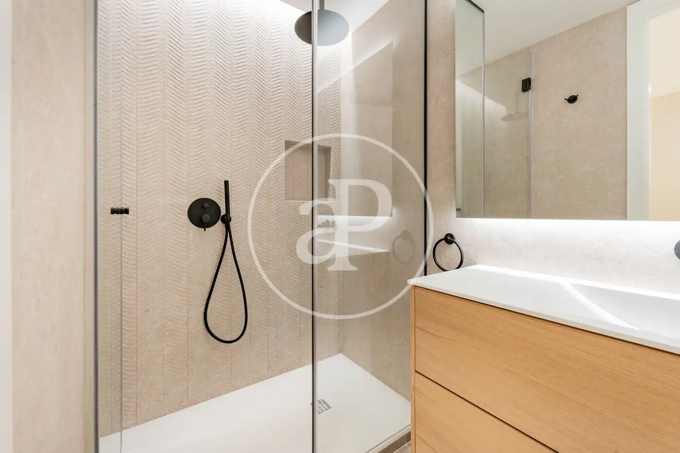 Badezimmer von Wohnung zum Verkauf in Madrid mit Klimaanlage, Heizung und Abstellraum