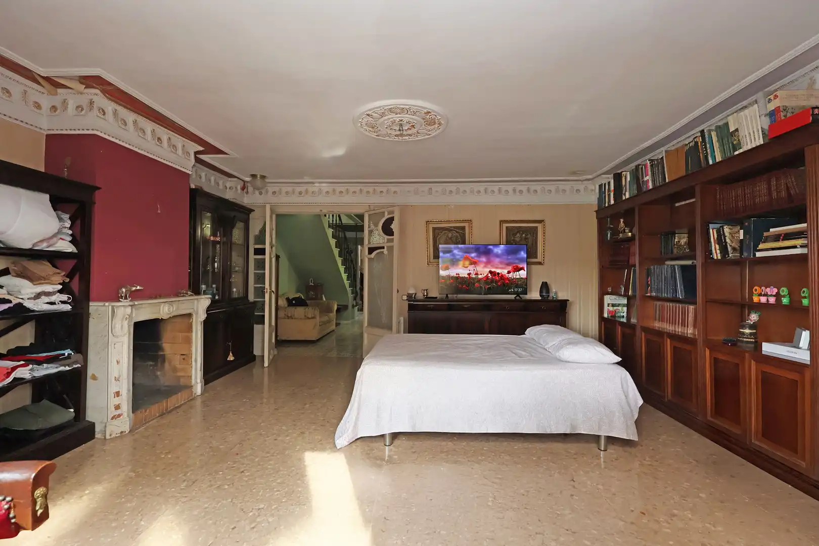 Sala d'estar de Casa o xalet en venda en Esplugues de Llobregat amb Terrassa, Traster i Balcó
