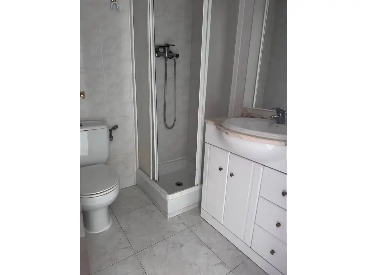 Badezimmer von Einfamilien-Reihenhaus zum Verkauf in Cervera mit Heizung und Terrasse