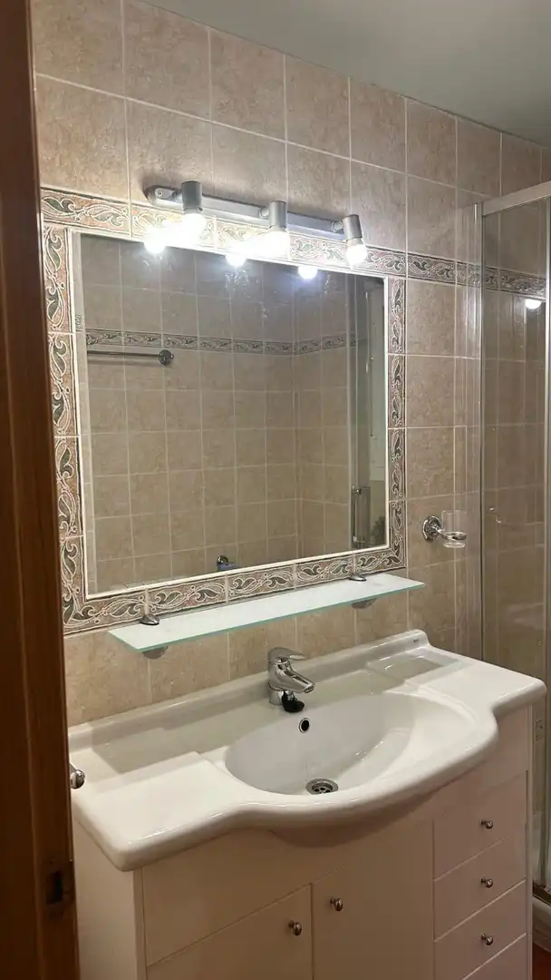 Baño de Piso de alquiler en Miraflores de la Sierra con Calefacción y Amueblado