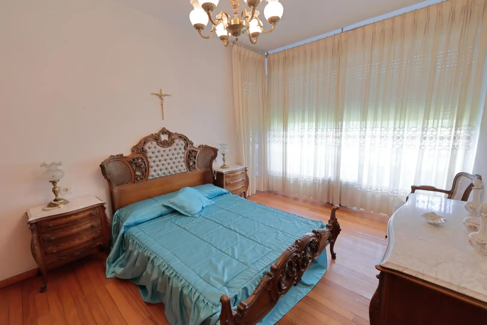 Habitación de Casa adosada en venta en O Barco de Valdeorras   con Calefacción, Piscina y Balcón
