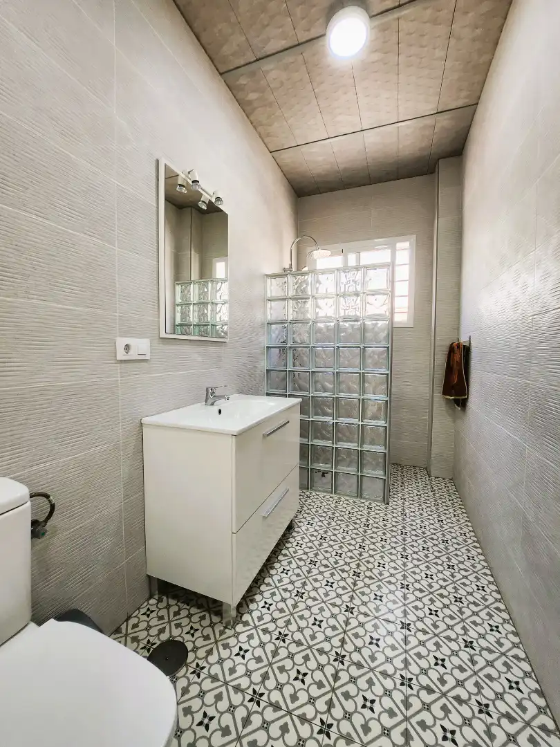 Baño de Casa o chalet en venta en Alcalá de Guadaira con Aire acondicionado, Calefacción y Jardín privado