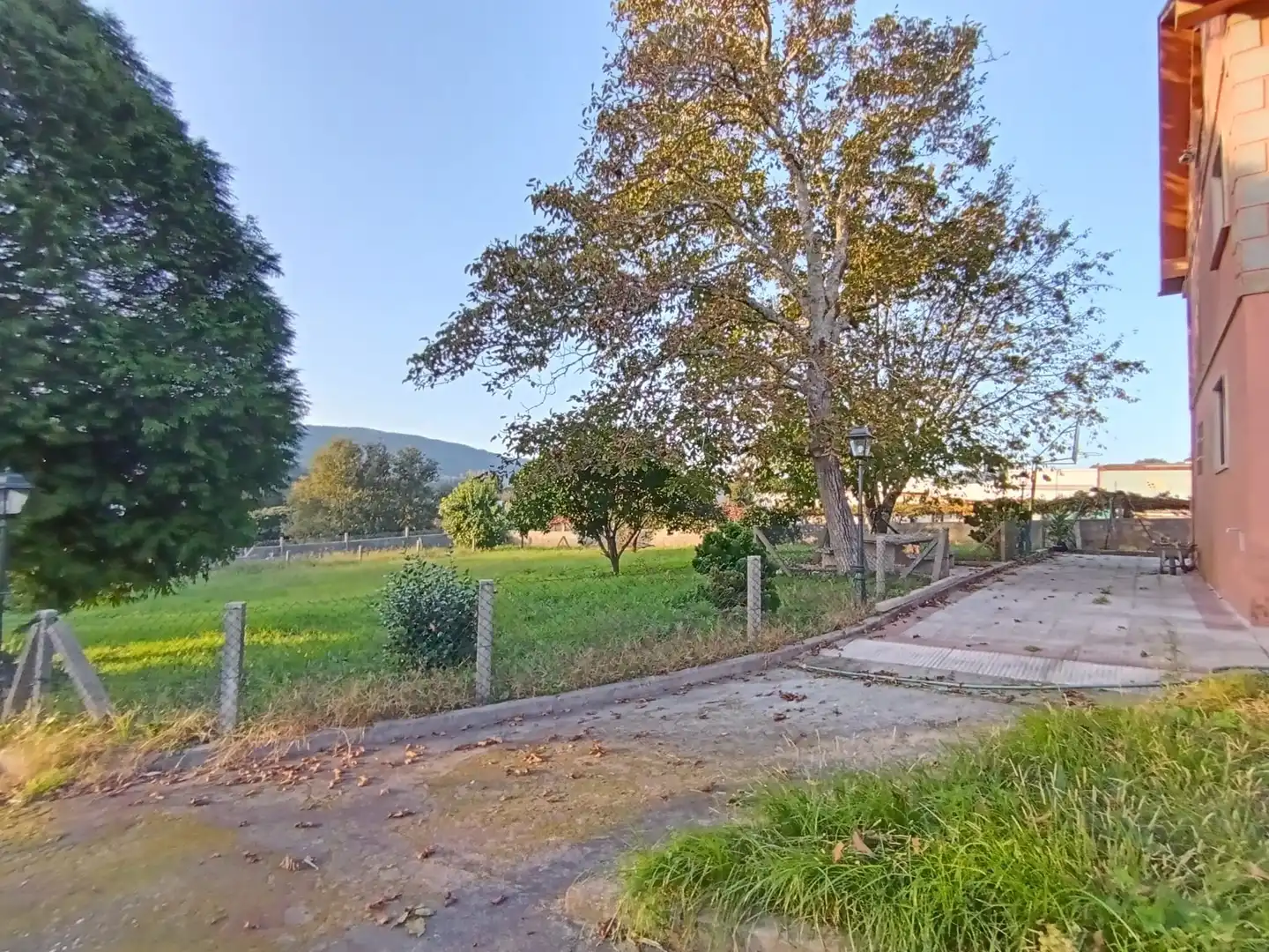 Vista exterior de Casa o xalet en venda en Pontevedra Capital  amb Calefacció, Jardí privat i Parquet