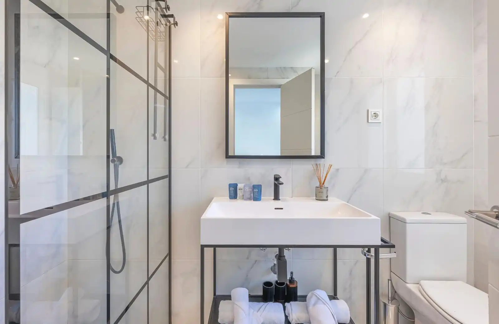 Baño de Casa adosada de alquiler en Marbella con Aire acondicionado, Jardín privado y Trastero
