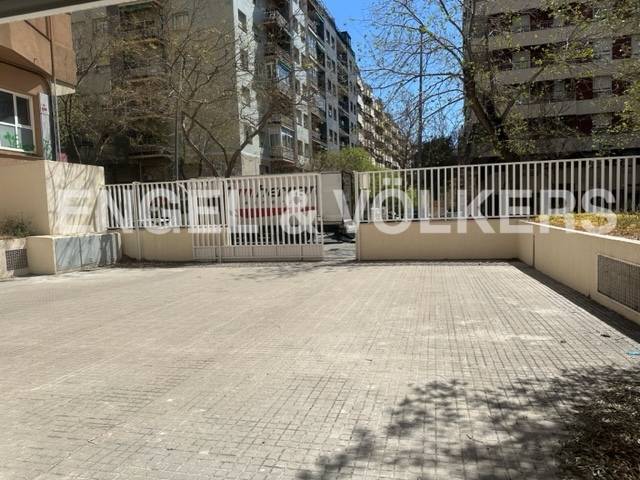 Local comercial en Alquiler en La Maternitat i Sant Ramon