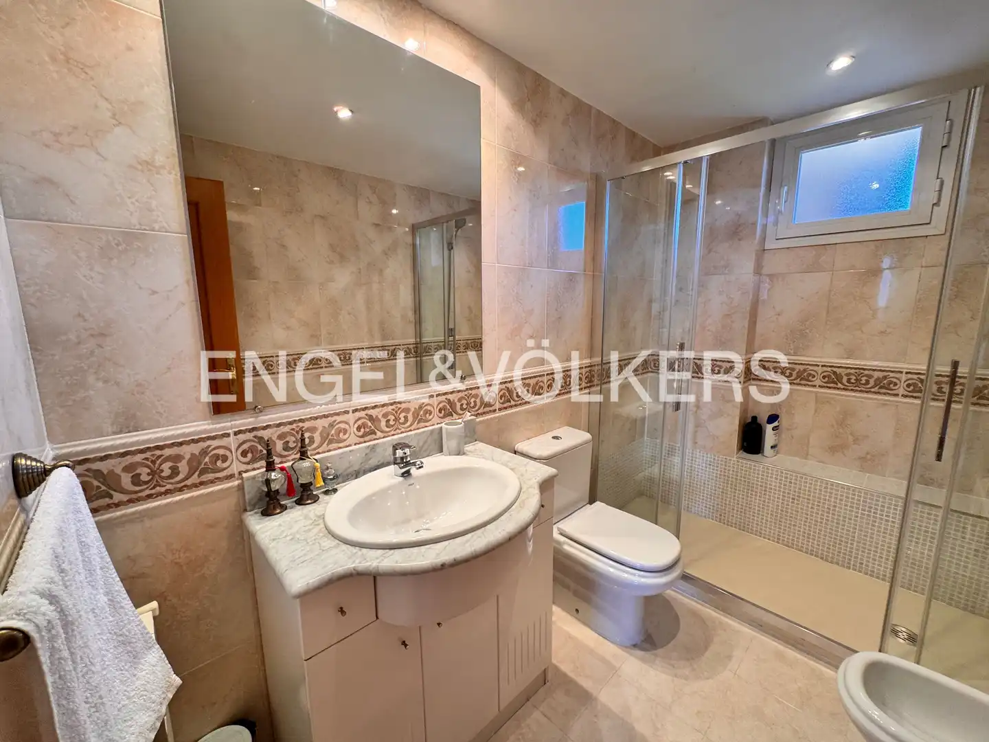 Baño de Ático de alquiler en Majadahonda con Aire acondicionado, Calefacción y Jardín privado