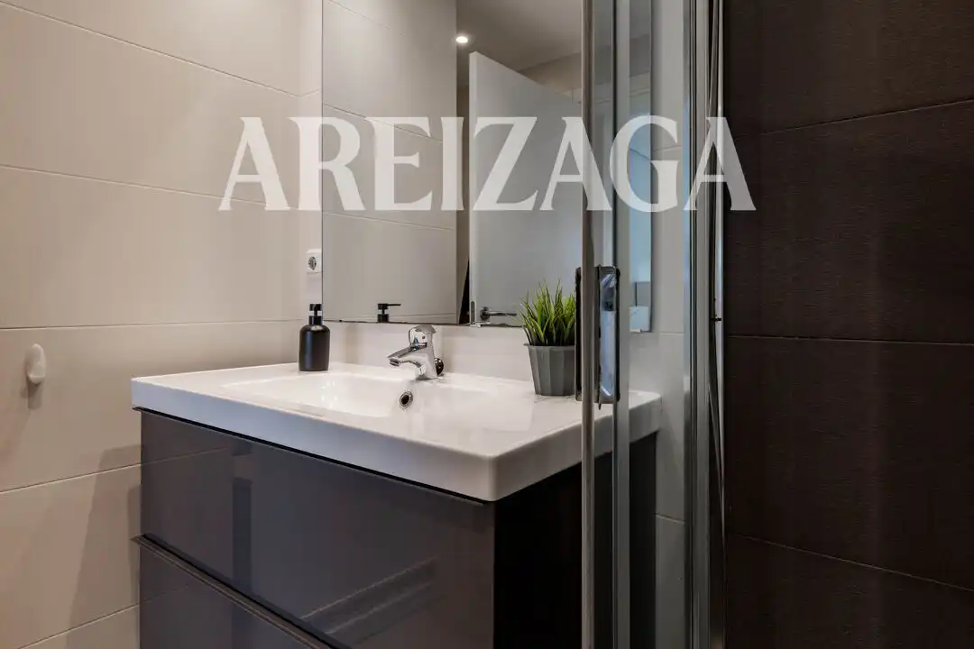 Baño de Piso en venta en Donostia - San Sebastián  con Aire acondicionado, Calefacción y Terraza