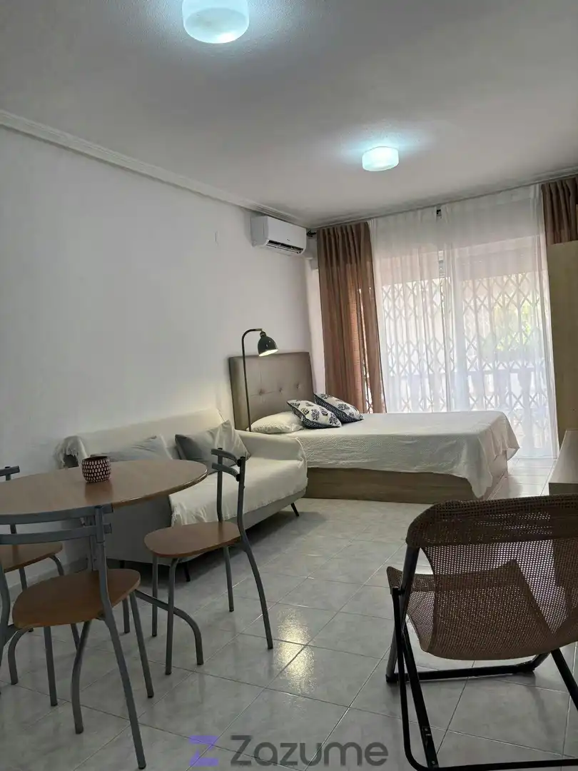 Schlafzimmer von Wohnung zur Miete in Torrevieja mit Klimaanlage, Heizung und Möbliert