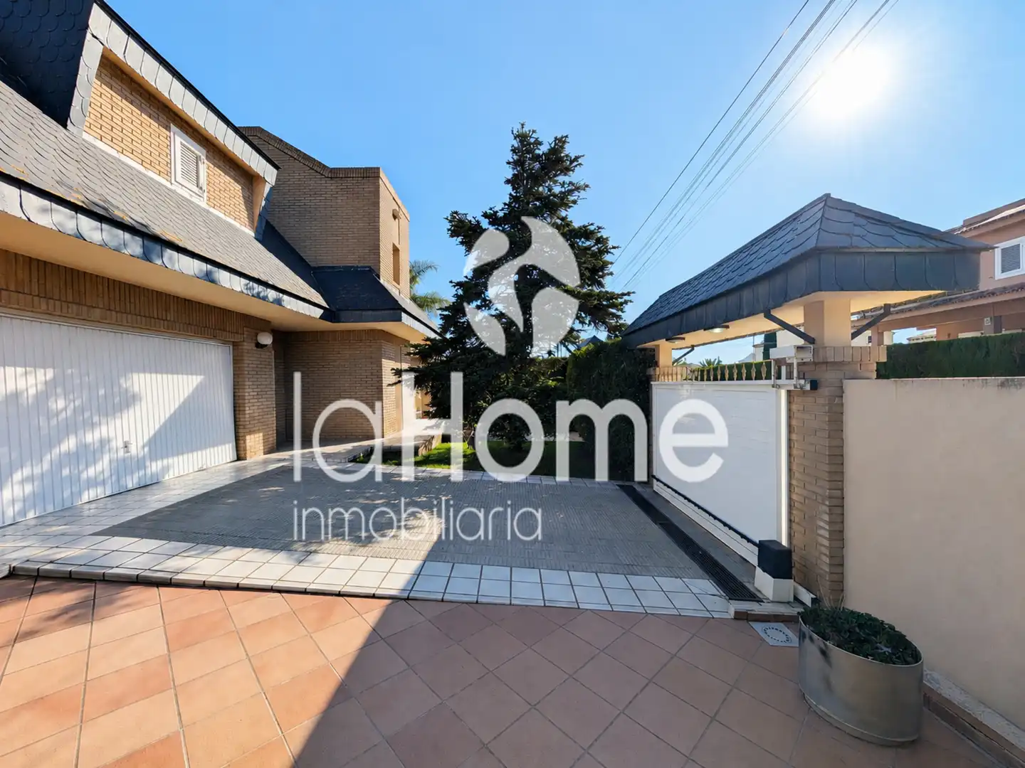 Vista exterior de Casa o chalet en venta en L'Eliana con Aire acondicionado, Calefacción y Jardín privado