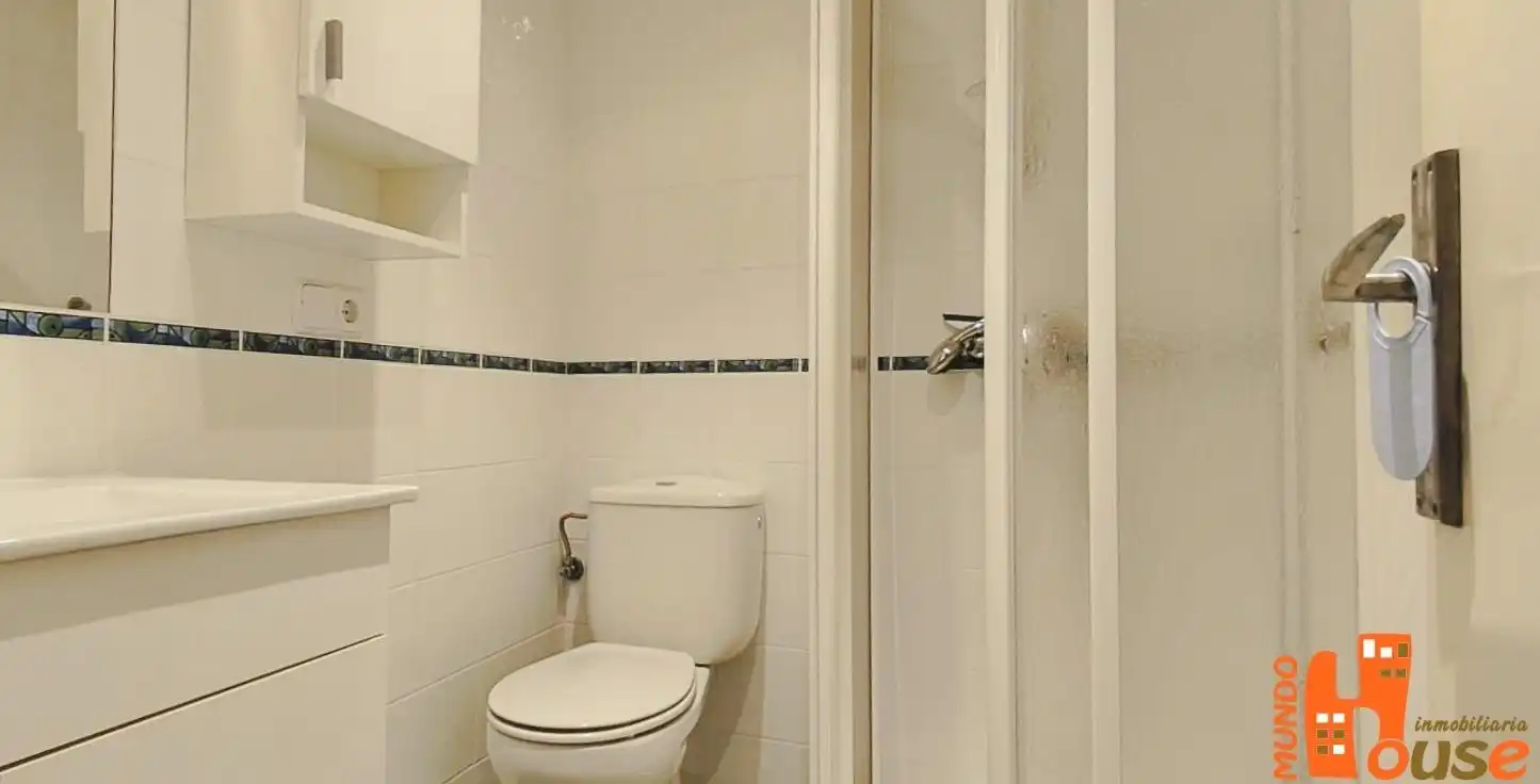 Baño de Piso en venta en Real Sitio de San Ildefonso con Calefacción, Terraza y Piscina comunitaria