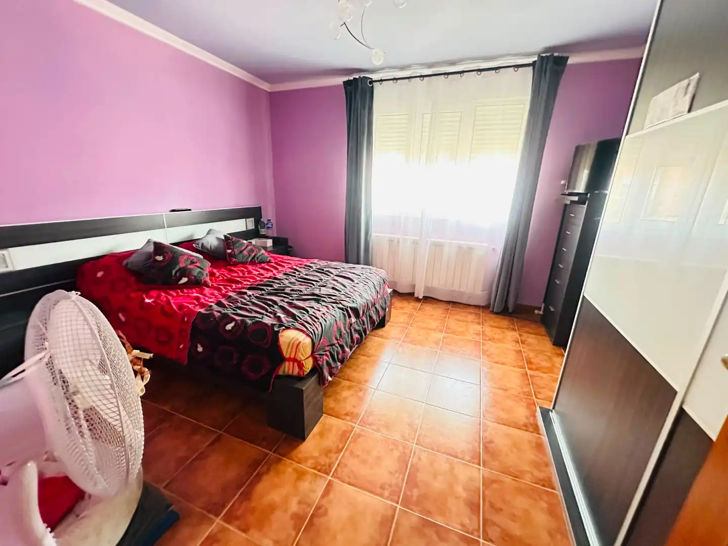 Dormitori de Casa adosada en venda en Cigales amb Calefacció, Forn i Rentadora