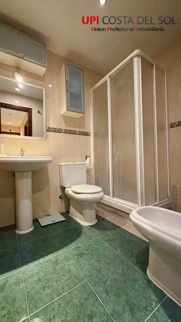 Baño de Piso en venta en Mijas con Terraza, Amueblado y Horno