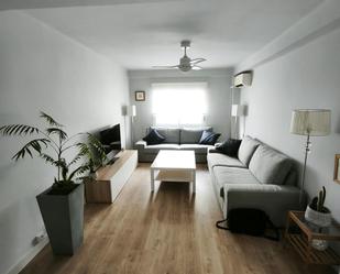 Living room of Flat to rent in  Sevilla Capital  with Air Conditioner, Heating and Parquet flooring