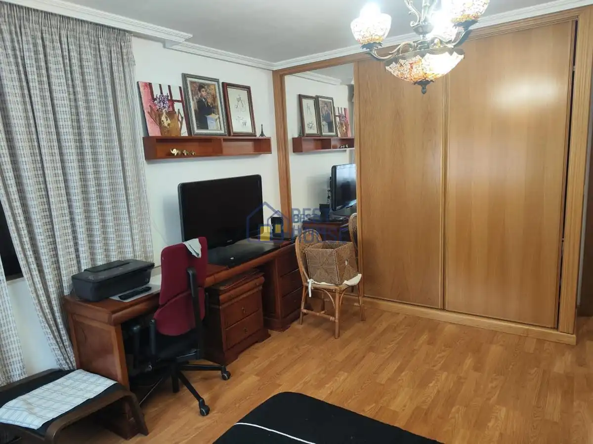 Dormitori de Casa o xalet en venda en San Andrés del Rabanedo amb Calefacció, Jardí privat i Parquet